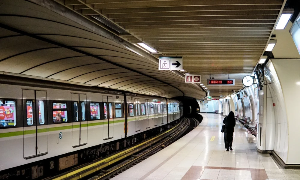 Εξαρθρώθηκε σπείρα που λήστευε επιβάτες στο Μετρό και τον Ηλεκτρικό
